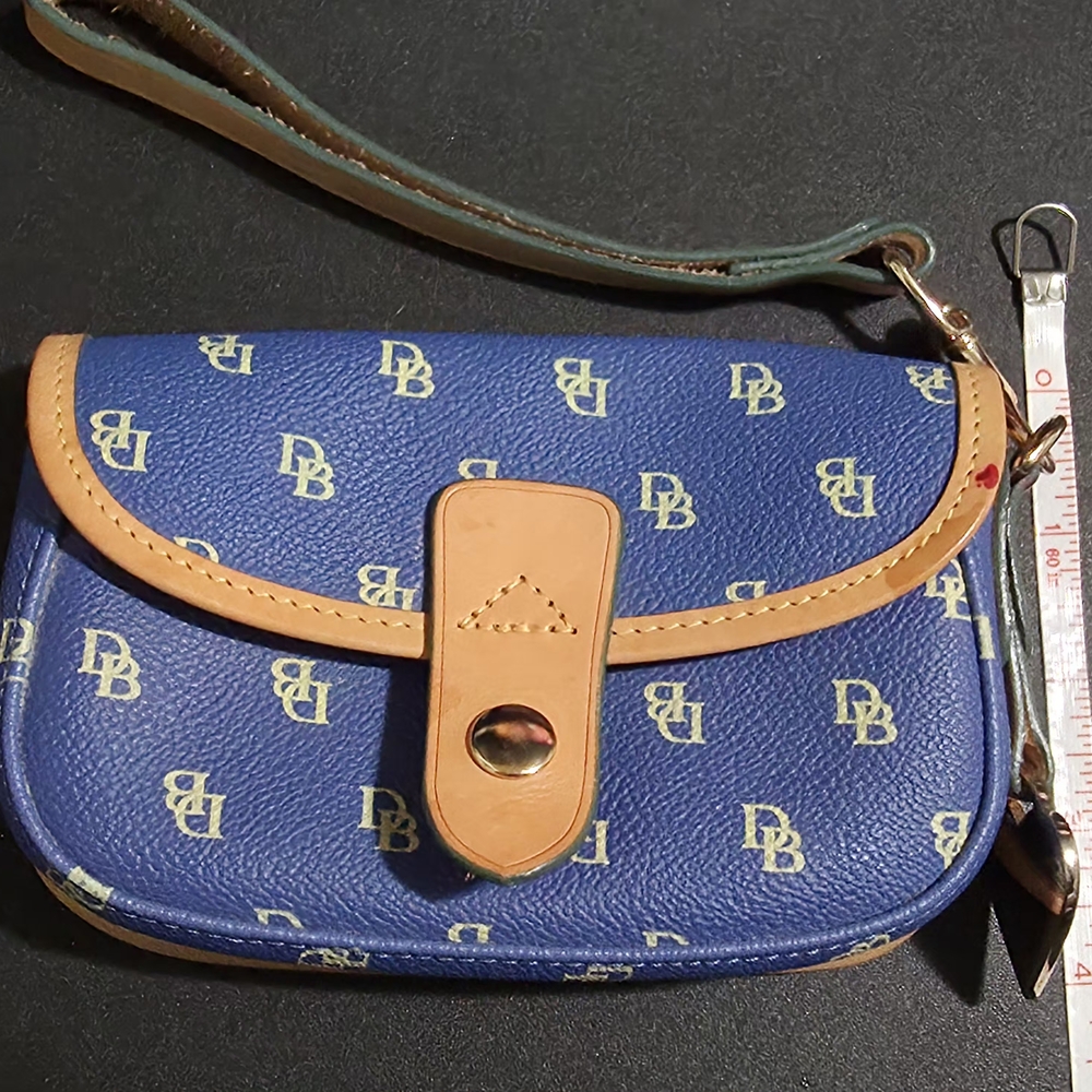Dooney & Bourke Wristlet - Picture 12 of 13
